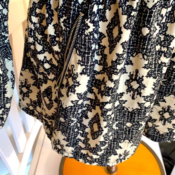 Patterned Women’s Romper Size Small - Picture 3 of 6